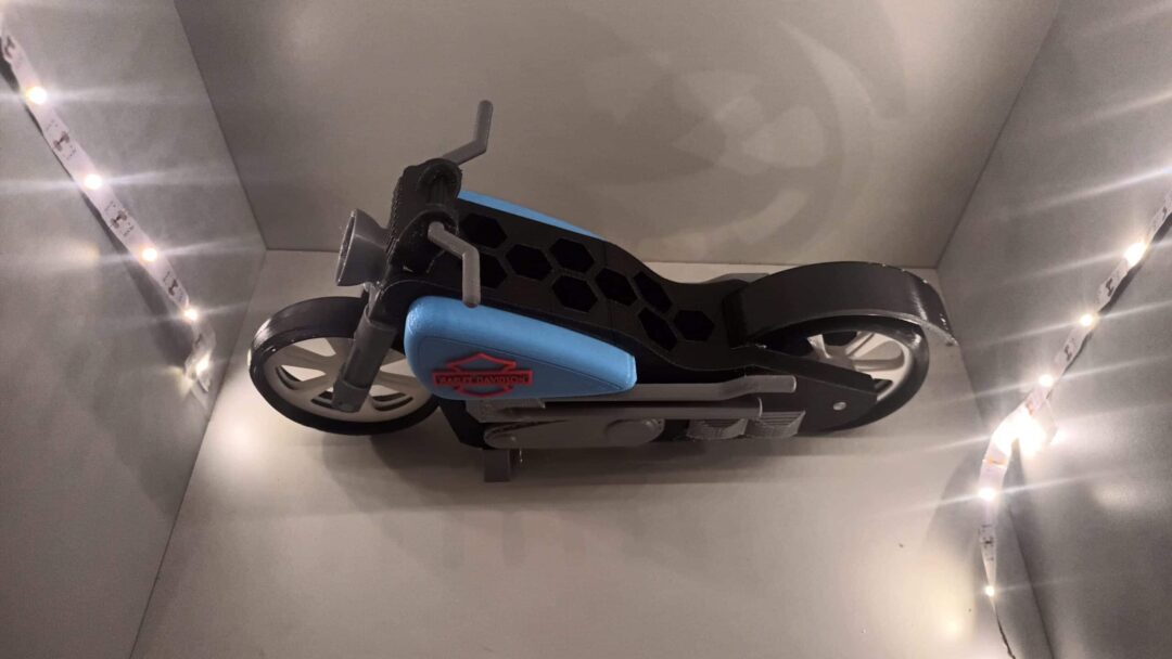 20230324_193152 Harley Davidson porte crayon