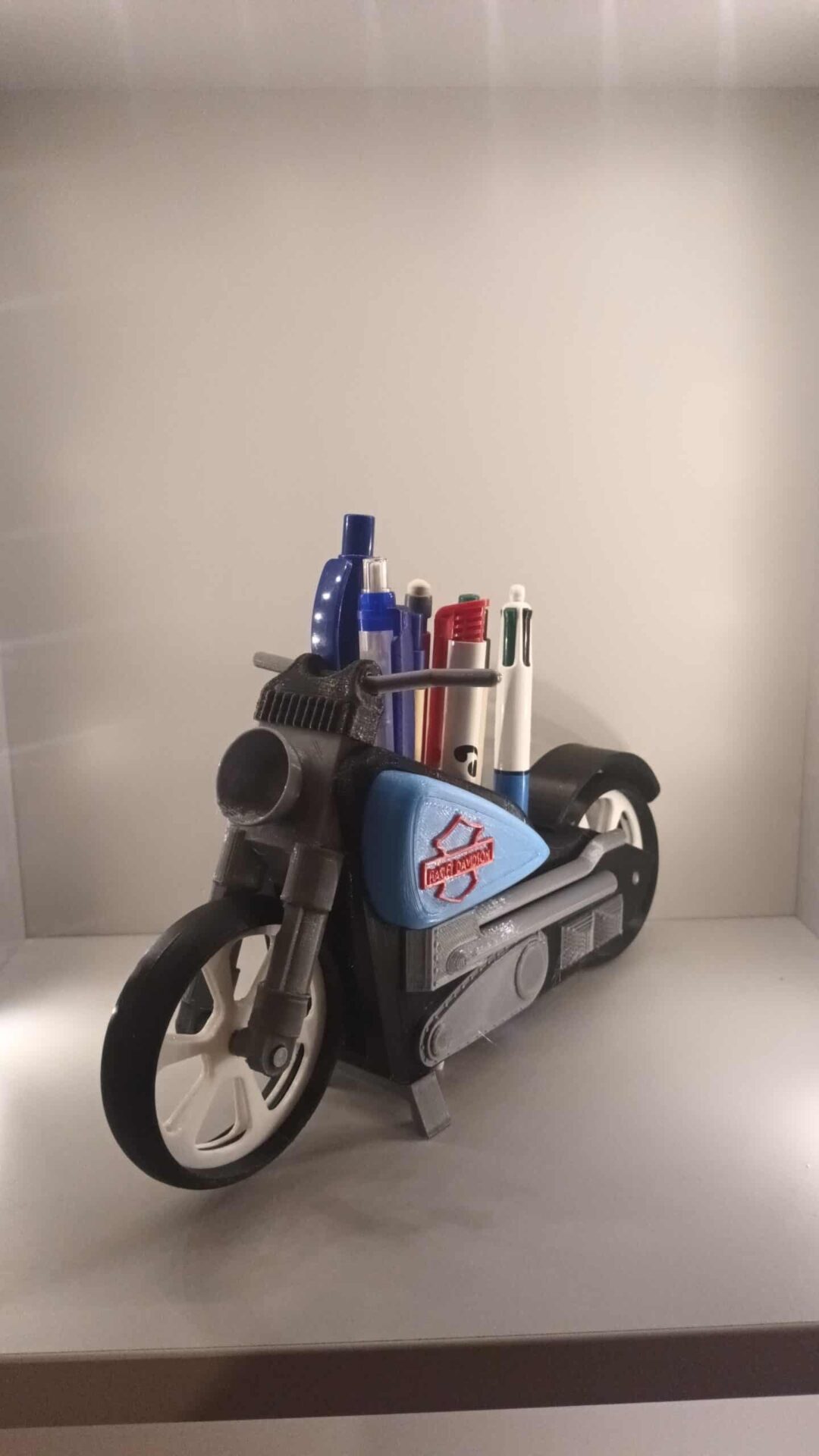 20230324_193250 Harley Davidson porte crayon