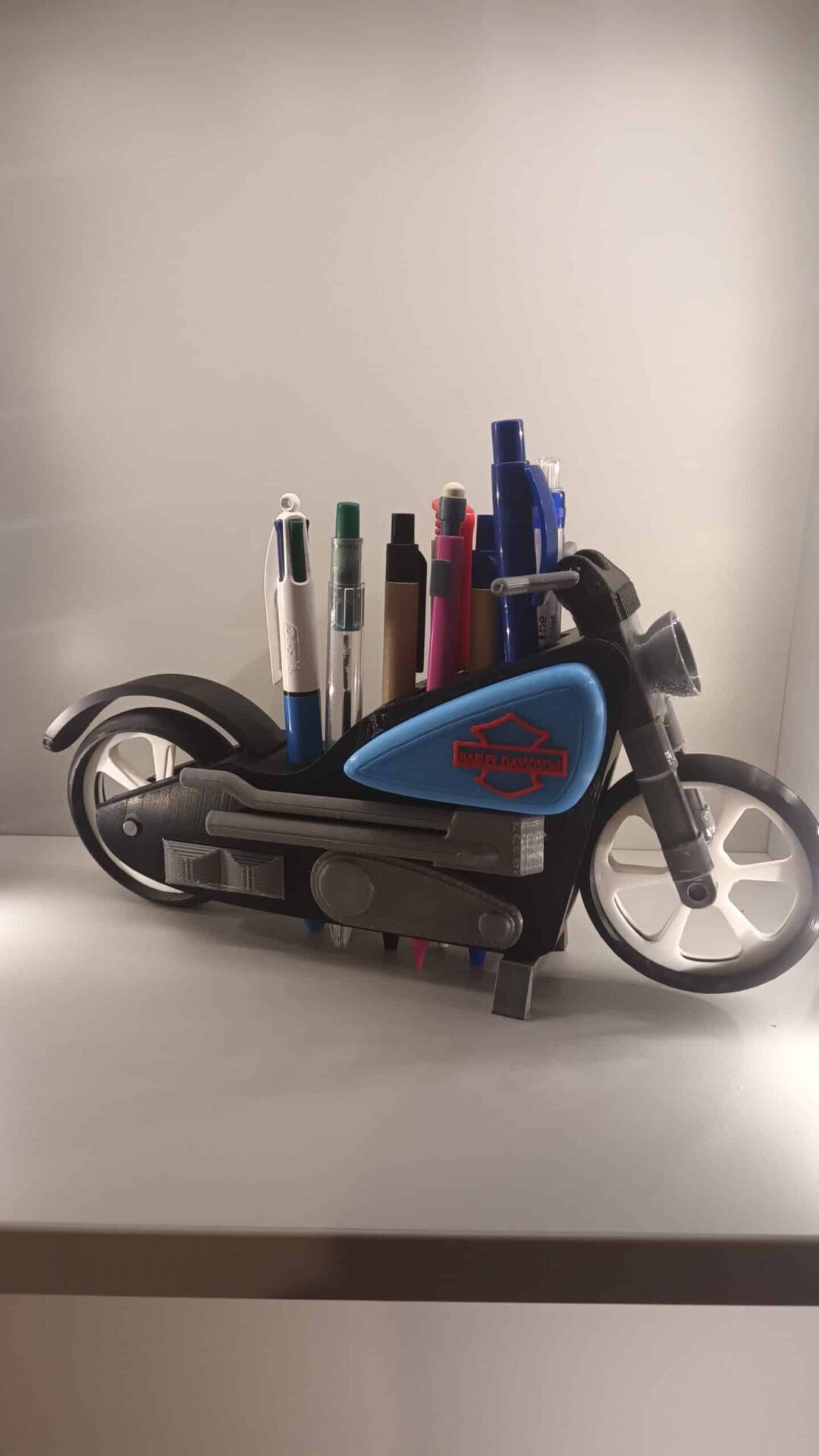 20230324_193319 Harley Davidson porte crayon