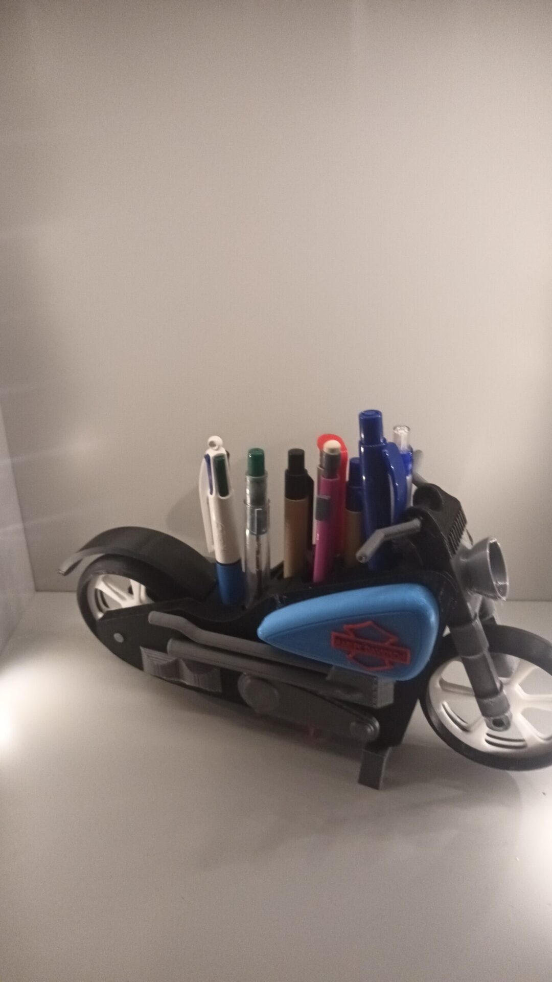 20230324_193322 Harley Davidson porte crayon