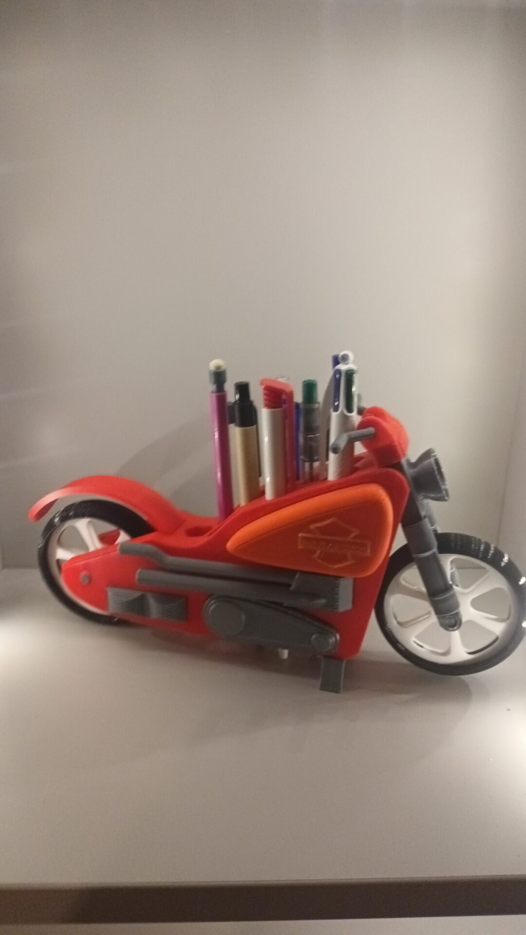 20230324_193451 Harley Davidson porte crayon