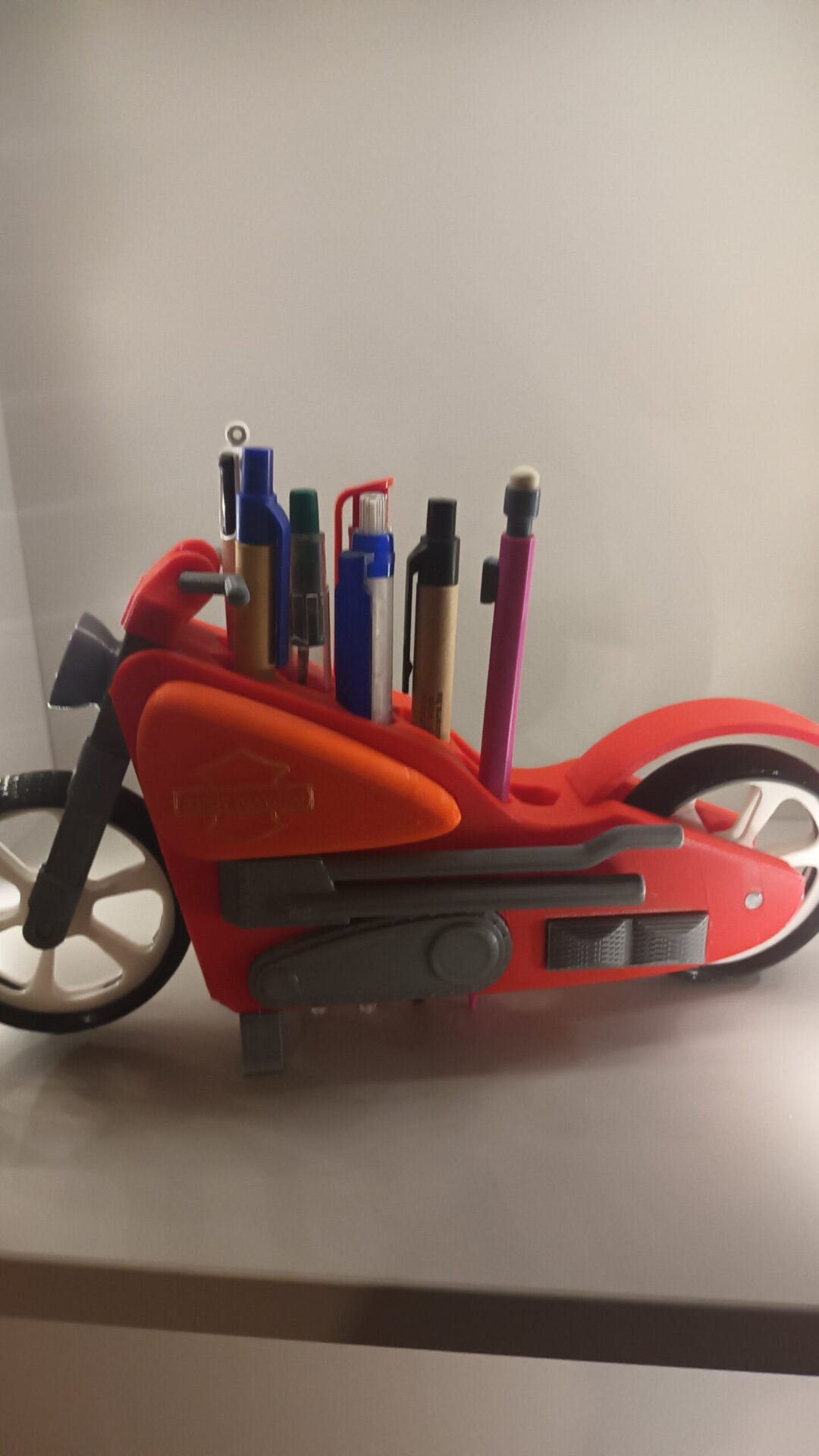 20230324_193516 Harley Davidson porte crayon