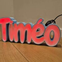 469492354_562646756630091_5164553420854212114_n Prénoms lumineux en 3D